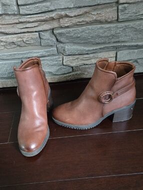 Felicias Brown Ankle Booties with Decorative Ring Strap